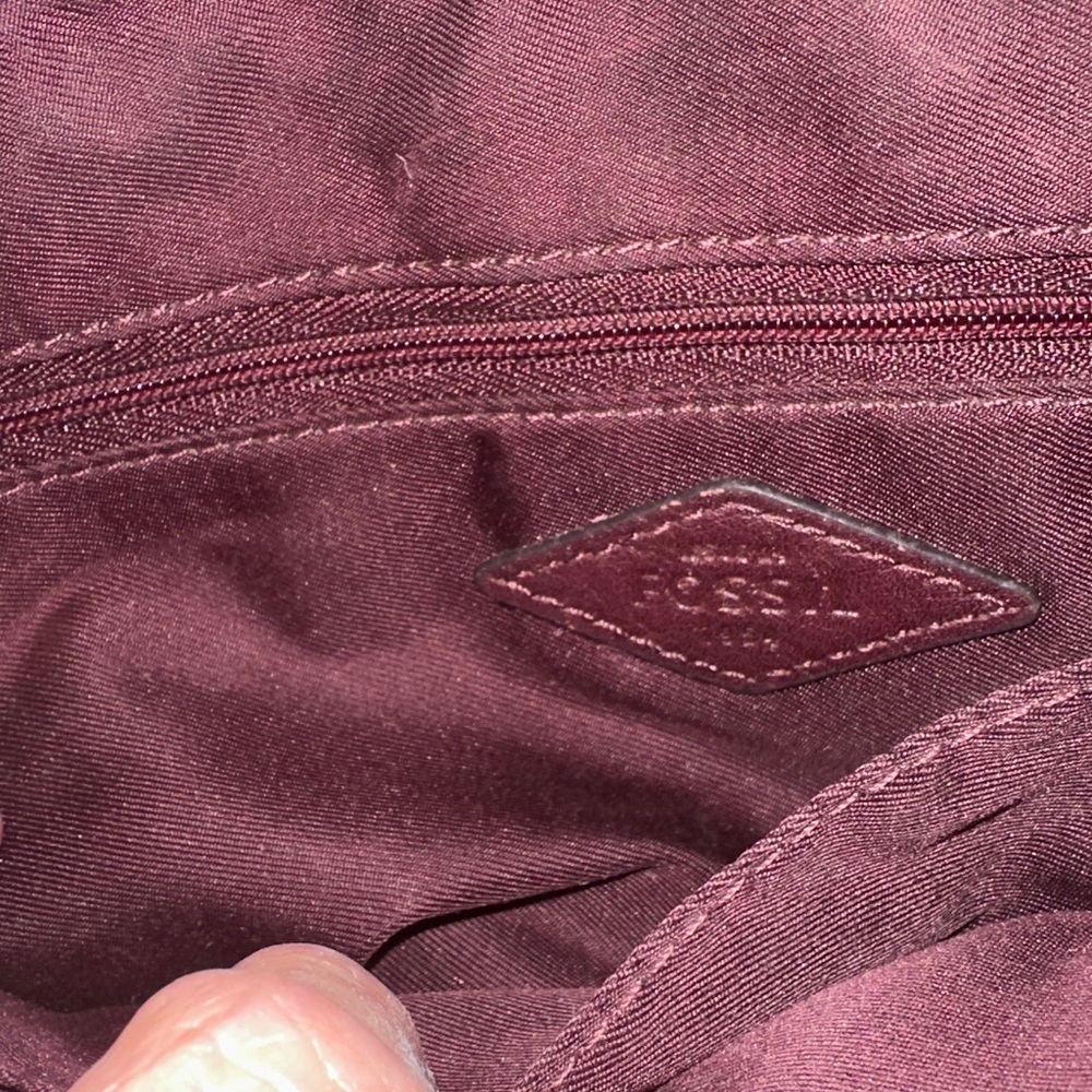 Fossil plum color leather crossbody bag - Picture 4 of 6